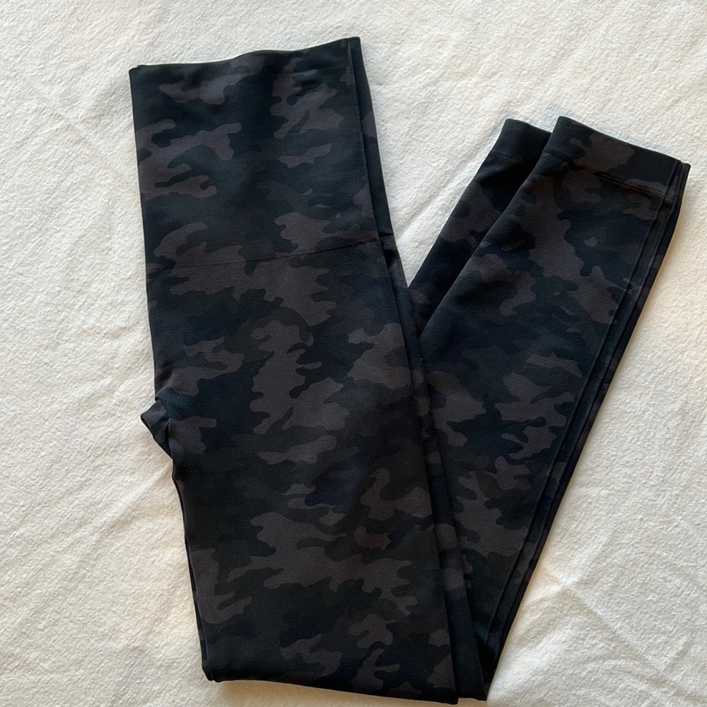 NWOT spanx gray/black camo leggings xl